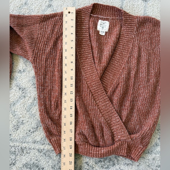Billabong Women's Wrap Front Sweater size small - Picture 7 of 9